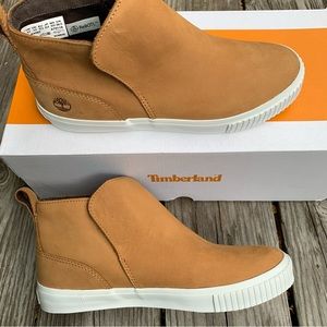 Timberland Skyla Bay pull on boot in wheat nubuck women’s 6.5- new in box
